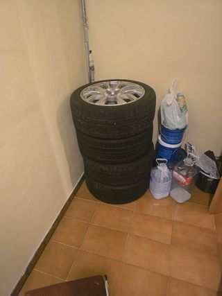 Llantas Mercedes Benz C200 con neumáticos