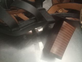 Tacones negros y plateados