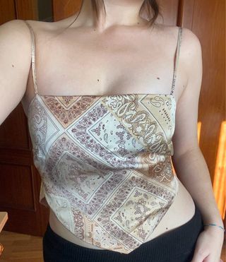 Top bandana beige de tirantes estilo pañuelo 