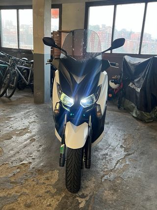 Yamaha XMAX 250