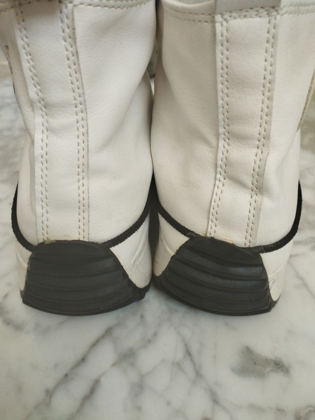 Zapatillas altas blancas.estN nuevas