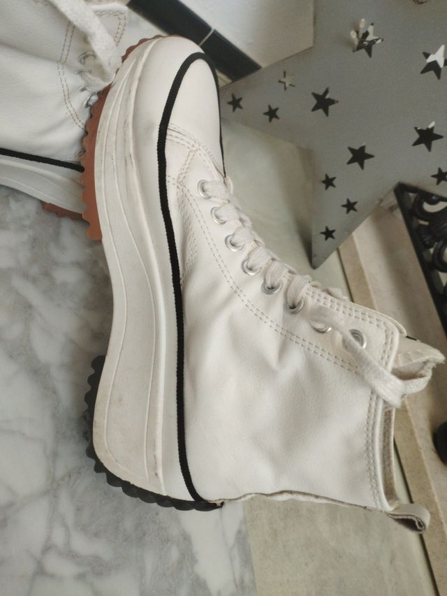Zapatillas altas blancas.estN nuevas