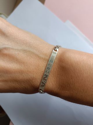 Esclava de plata grabada