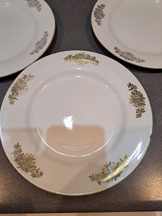 Sopera y 3 platos porcelana antiguos