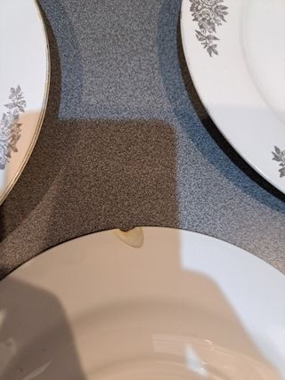 Sopera y 3 platos porcelana antiguos