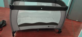 Cuna de viaje plegable y su colchón