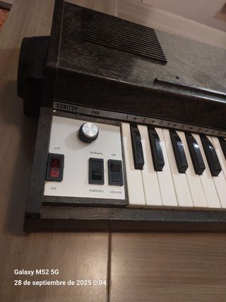 Teclado Eléctrico Antiguo Sonitoy Aype