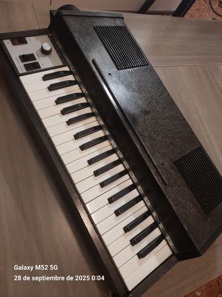 Teclado Eléctrico Antiguo Sonitoy Aype