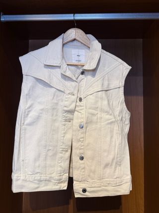 Chaqueta vaquera sin mangas Mango beige Talla S
