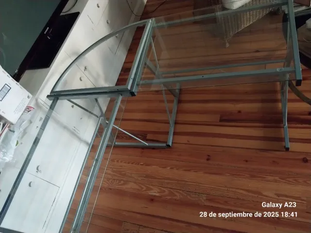 2 mesas de oficina de cristal y metal