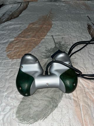 Consola PlayStation 2 Fat con un mando exclusivo