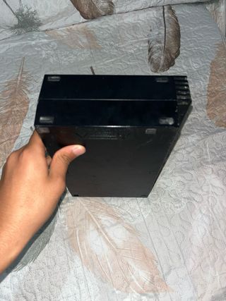 Consola PlayStation 2 Fat con un mando exclusivo