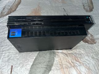 Consola PlayStation 2 Fat con un mando exclusivo