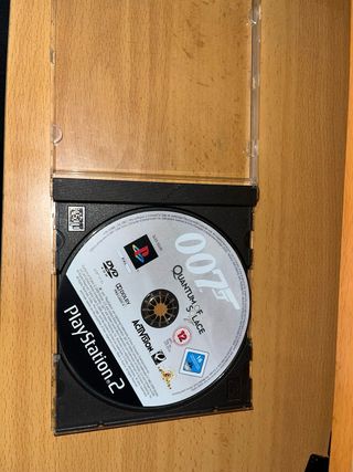 Consola PlayStation 2 Fat con un mando exclusivo