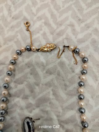 Conjunto collar y pendientes perlas beige y gris