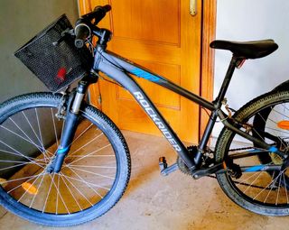 Bicicleta Rockrider con cesta