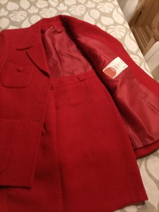 Traje chaqueta y falda rojo