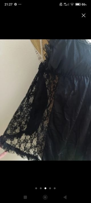 Salto de cama negro con encaje