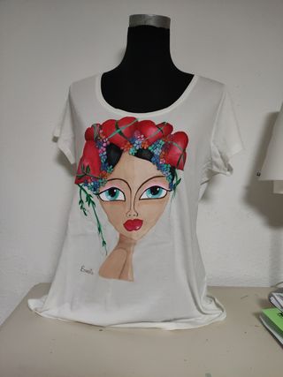 Camiseta blanca pintada a mano