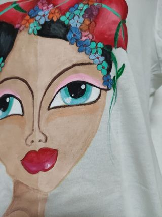Camiseta blanca pintada a mano