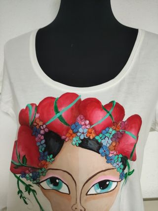 Camiseta blanca pintada a mano