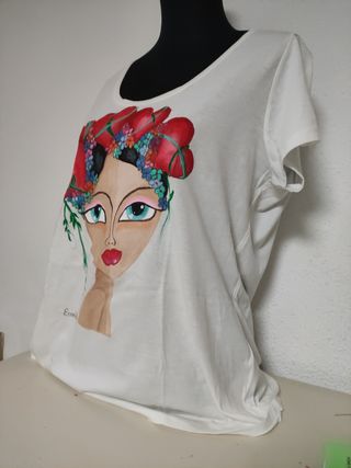 Camiseta blanca pintada a mano