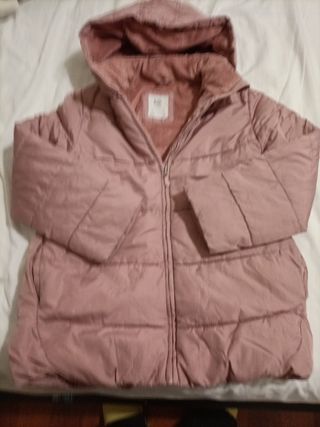 Abrigo rosa acolchado para niña