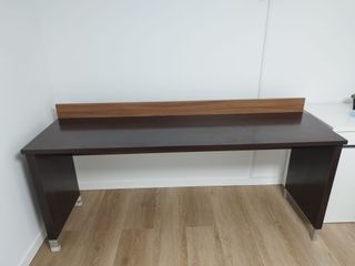 Mesa de escritorio de madera
