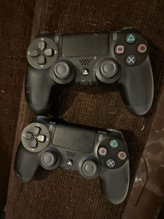 PlayStation 4 Slim Negra c 2 mandos y  6 juegos