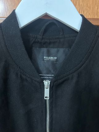 Chaqueta bomber Pull&Bear negra