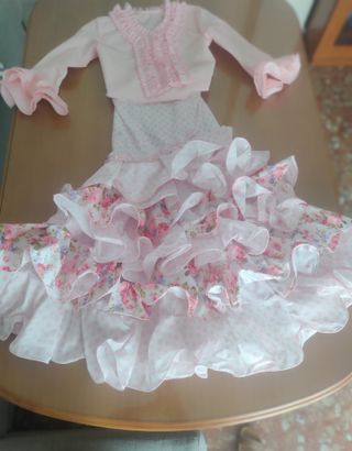 Traje de flamenca rosa con volantes talla 8-10