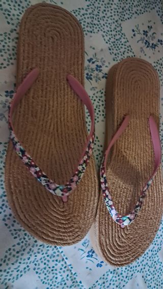 Sandalias de cuerdas con flores
