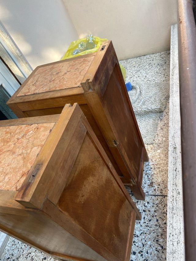2 comodini vintage in legno 
anni 20 