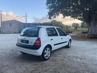 Renault Clio 2005 con pegatina medioambiental B
