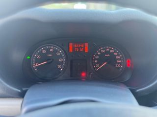Renault Clio 2005 con pegatina medioambiental B