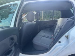 Renault Clio 2005 con pegatina medioambiental B