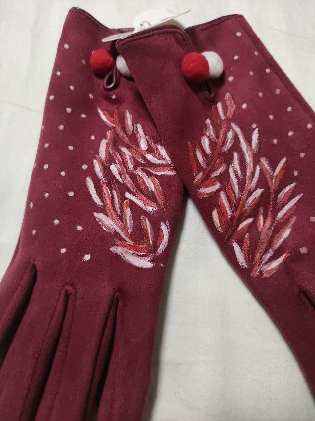 Guantes color vino pintados a mano