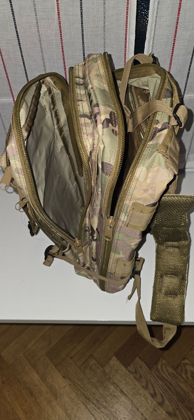 Zaino tattico mimetico