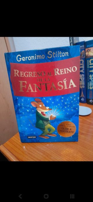 Regreso al Reino de la Fantasía: ¡Libro con olo...