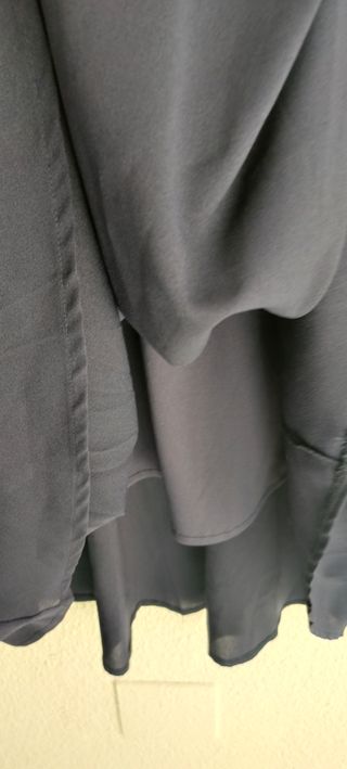 Vestido azul marino escote con volante