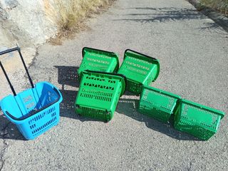Cestas de supermercado verdes