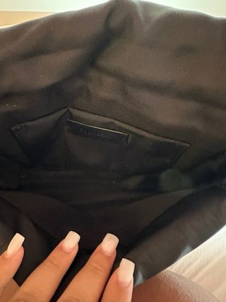 Bolso negro acolchado