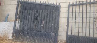 Cancelas de hierro 2.5m cada hoja aproximadamente 