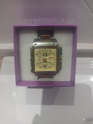 Reloj  Dorado y Plateado
