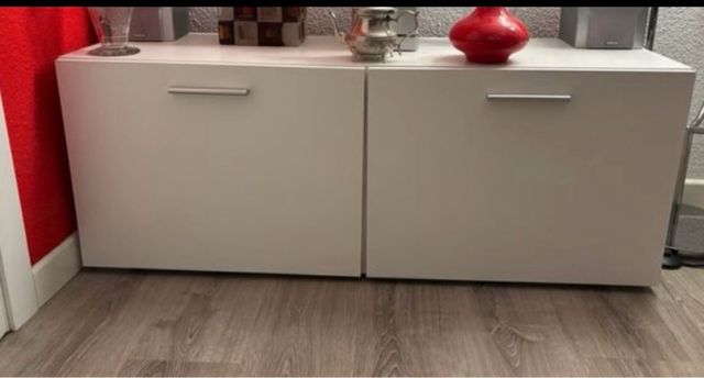 Mueble TV blanco y negro compuesto por 3 módulos