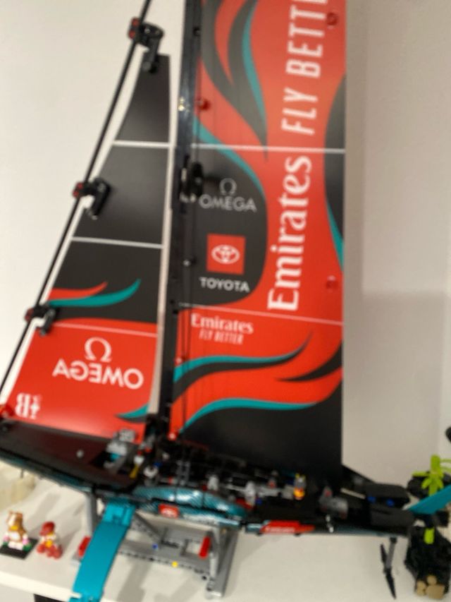 Velero Lego Technic Emirates Team 42174