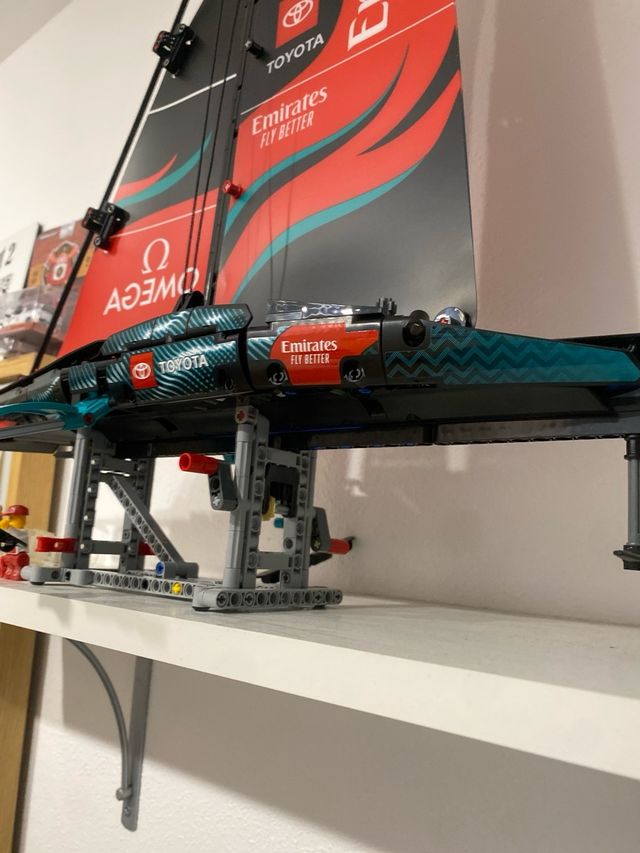 Velero Lego Technic Emirates Team 42174