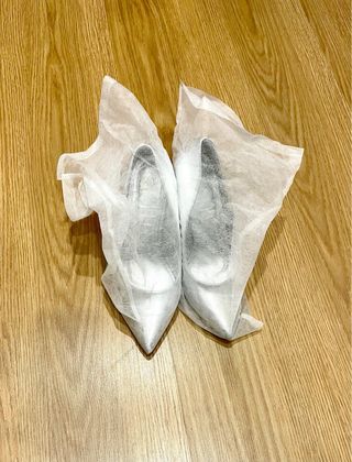 Zapatos de salón plateados (un sólo uso)