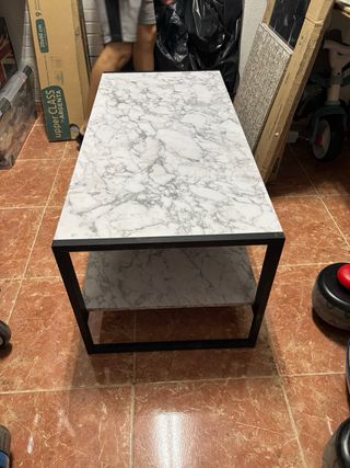 Mesa baja salón mármol y metal