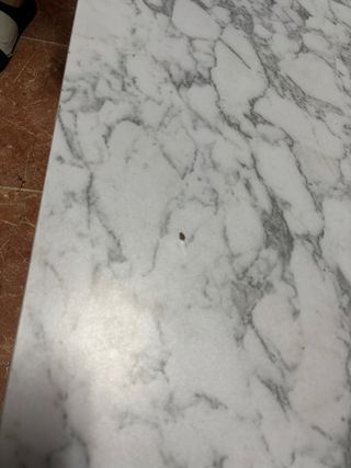 Mesa baja salón mármol y metal